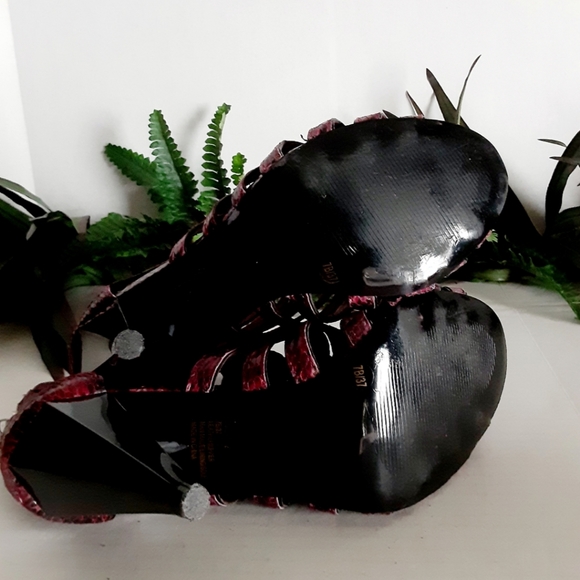 Bcbgeneration "Single" Strappy Snake Embossed Pump - Picture 12 of 16